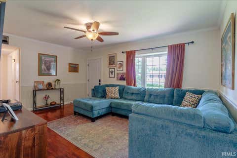 Tiny photo for 6817 Lincoln Avenue, Evansville, IN 47715 (MLS # 202632197)