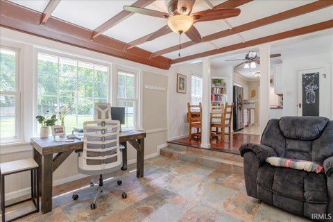 Tiny photo for 6817 Lincoln Avenue, Evansville, IN 47715 (MLS # 202632197)