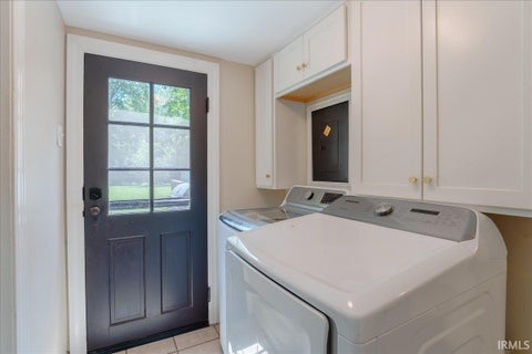 Tiny photo for 6817 Lincoln Avenue, Evansville, IN 47715 (MLS # 202632197)
