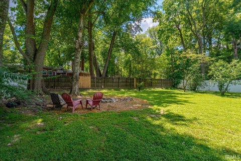 Tiny photo for 6817 Lincoln Avenue, Evansville, IN 47715 (MLS # 202632197)