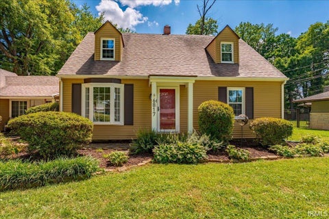 Tiny photo for 6817 Lincoln Avenue, Evansville, IN 47715 (MLS # 202632197)