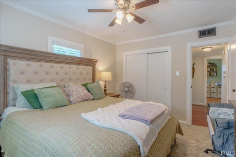 Tiny photo for 6817 Lincoln Avenue, Evansville, IN 47715 (MLS # 202632197)