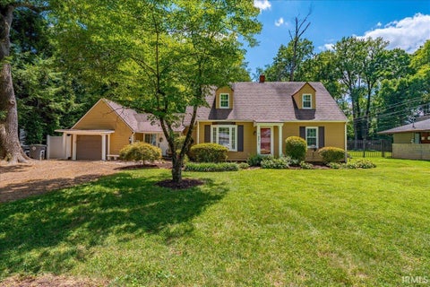 Photo of 6817 Lincoln Avenue, Evansville, IN 47715 (MLS # 202632197)