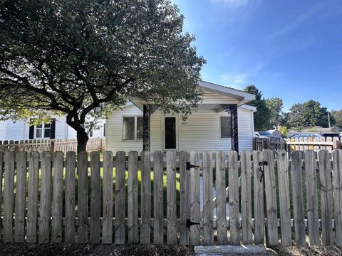 Tiny photo for 2415 N Apperson Way Street, Kokomo, IN 46901 (MLS # 202537796)