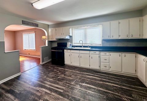 Tiny photo for 2415 N Apperson Way Street, Kokomo, IN 46901 (MLS # 202537796)