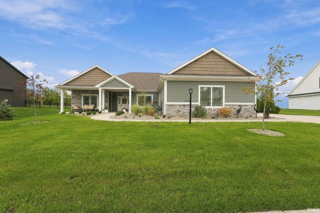 Photo of 636 Sandringham Pass, Fort Wayne, IN 46845 (MLS # 202639484)