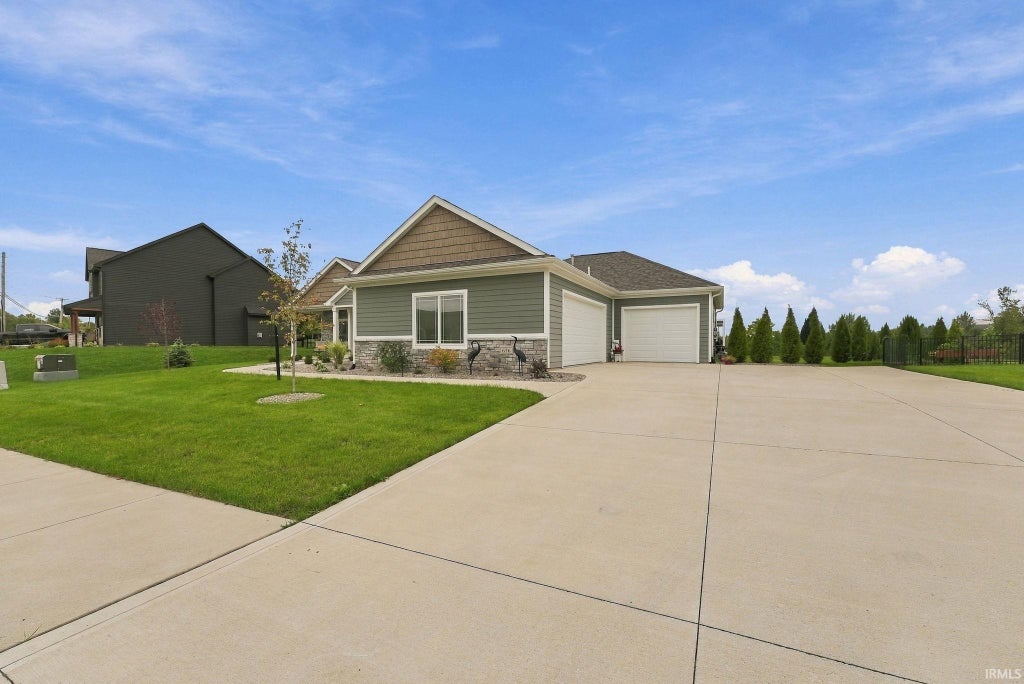 Photo of 636 Sandringham Pass, Fort Wayne, IN 46845 (MLS # 202639484)