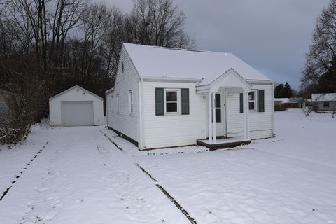 Photo of 327 Harding Avenue, Mishawaka, IN 46544 (MLS # 202547523)