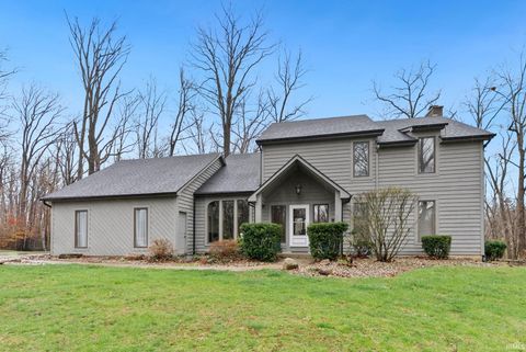 Photo of 1927 S Hadley Road, Fort Wayne, IN 46804 (MLS # 202611352)