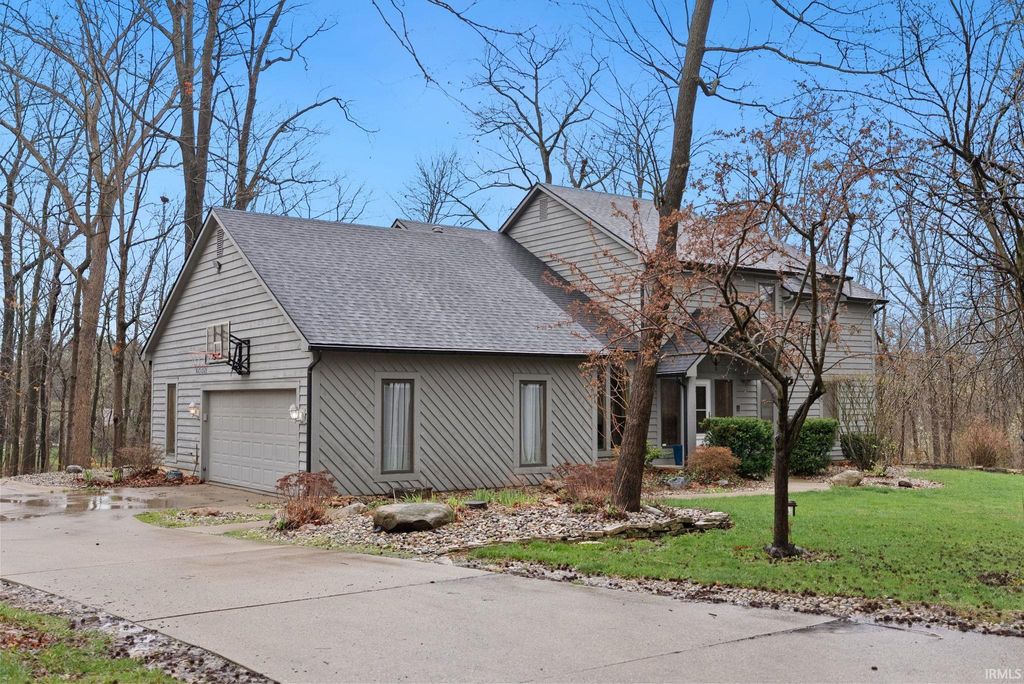 Photo of 1927 S Hadley Road, Fort Wayne, IN 46804 (MLS # 202611352)