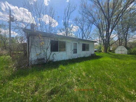 Photo of 5784 S Woodland Lane, Warsaw, IN 46580 (MLS # 202616422)