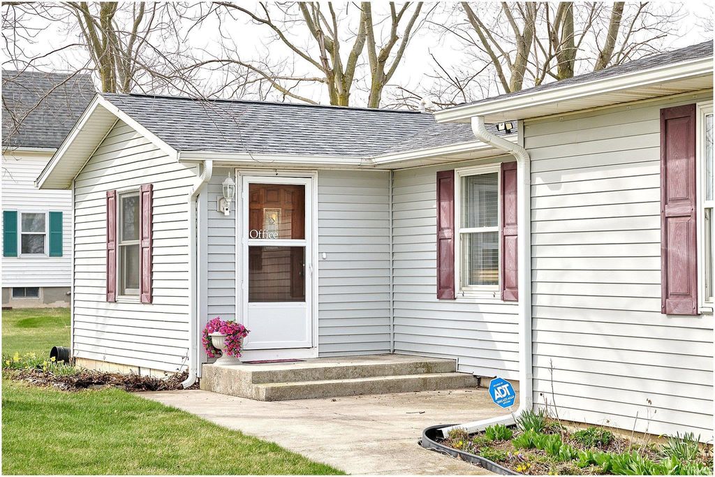 Photo of 8508 S State Road 116, Geneva, IN 46740 (MLS # 202611018)