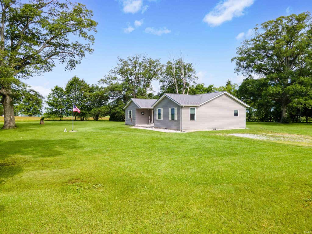 Photo of 0075 E 450 N, Hartford City, IN 47348 (MLS # 202624518)