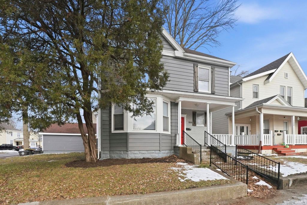 Photo of 344 W Dewald Street, Fort Wayne, IN 46802 (MLS # 202549475)