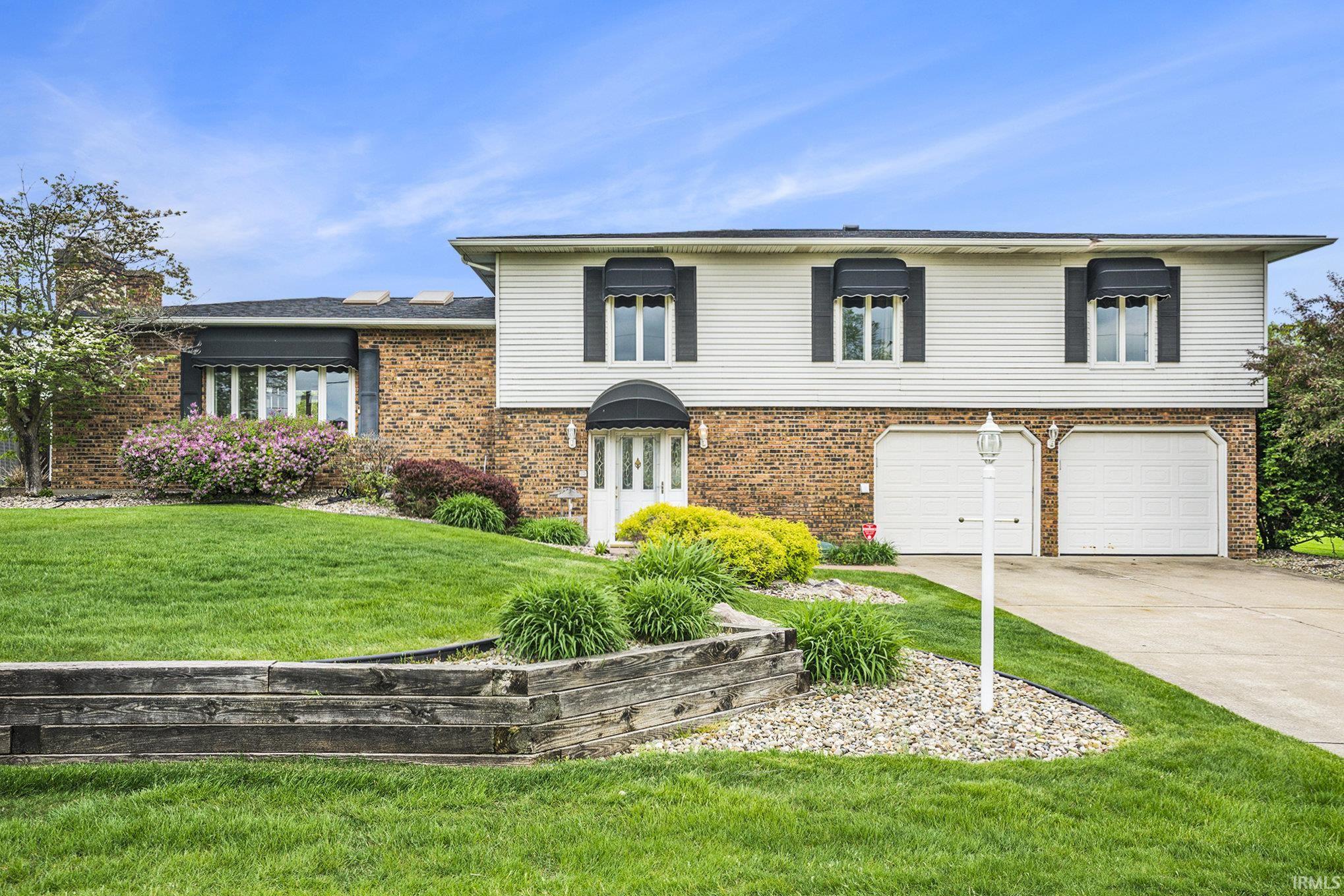 Elkhart, Indiana 46514, United States, 4 Bedrooms Bedrooms, ,3 BathroomsBathrooms,Residential,Active,131308