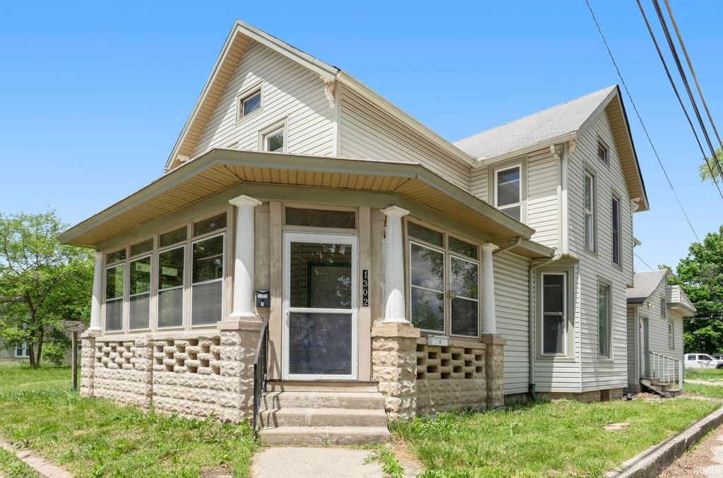 Photo of 1302 Huestis Avenue, Fort Wayne, IN 46807 (MLS # 202609216)