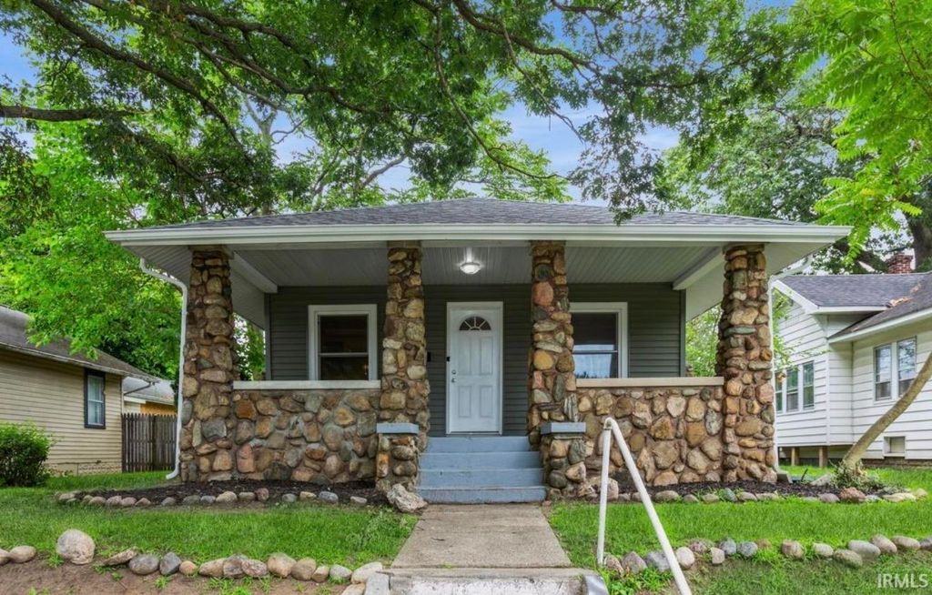 Photo of 516 N Logan Street, Mishawaka, IN 46545 (MLS # 202608425)