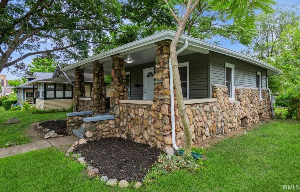 Photo of 516 N Logan Street, Mishawaka, IN 46545 (MLS # 202608425)