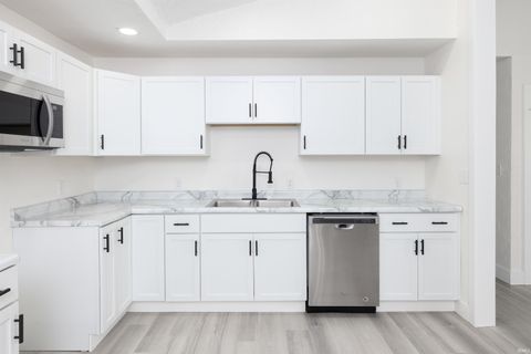 Tiny photo for 915 E Morgan Street, Kokomo, IN 46901 (MLS # 202539006)