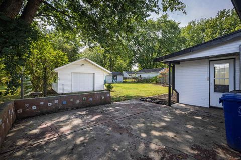 Tiny photo for 915 E Morgan Street, Kokomo, IN 46901 (MLS # 202539006)
