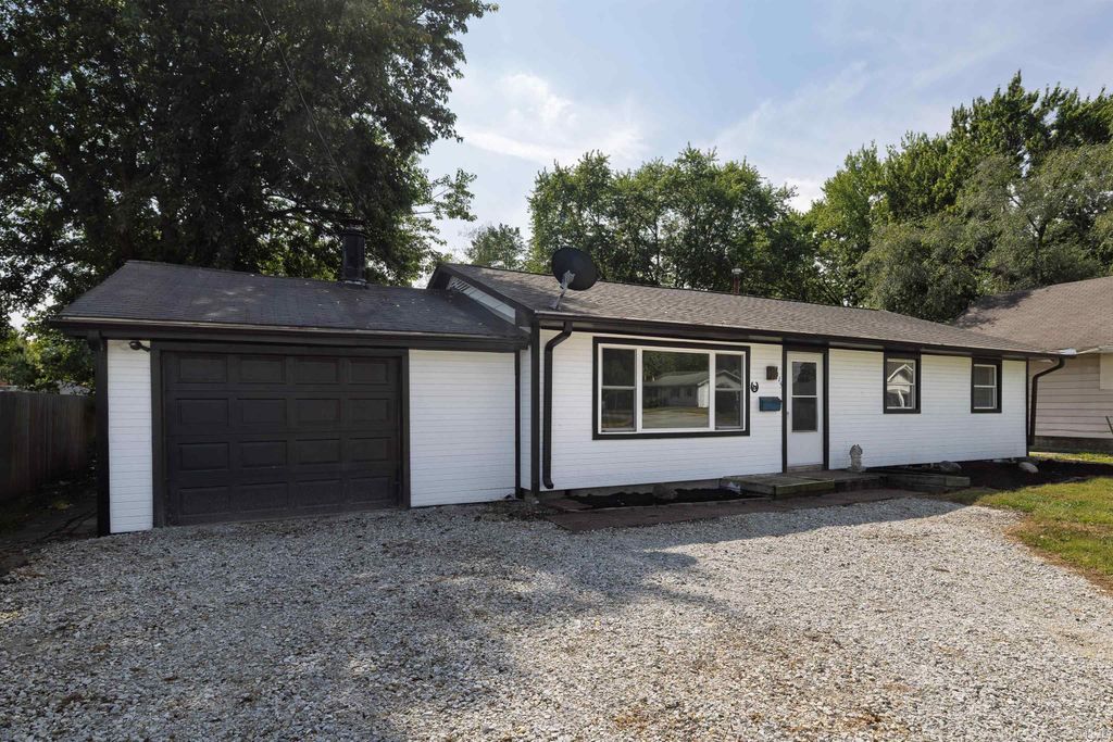 Photo of 915 E Morgan Street, Kokomo, IN 46901 (MLS # 202539006)