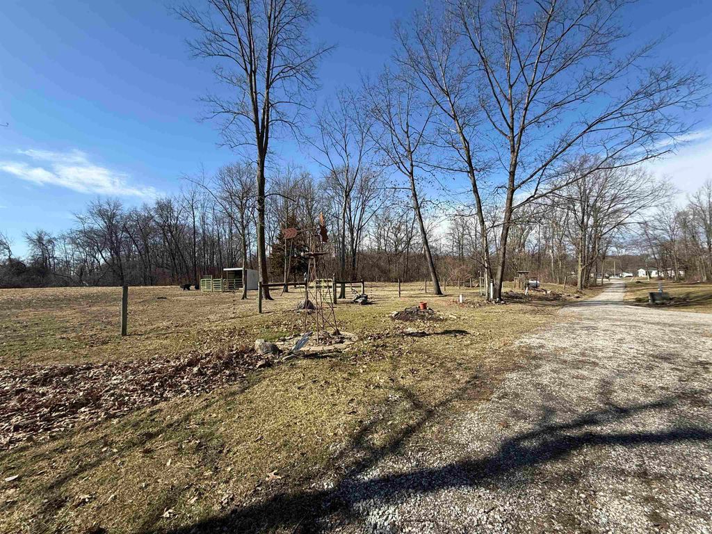 Photo of 111 S County Road 800 W Road, Logansport, IN 46947 (MLS # 202603444)