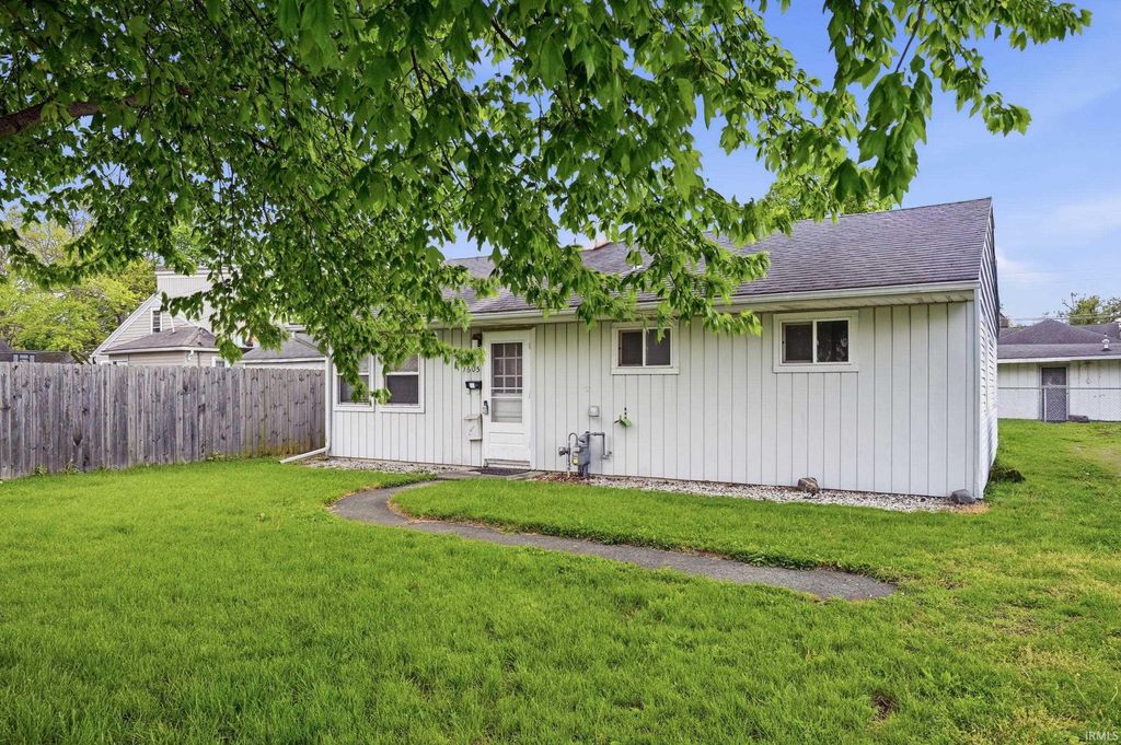 Photo of 1605 W Main Street, Muncie, IN 47303 (MLS # 202616381)