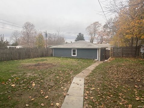 Tiny photo for 1013 E Fairview Avenue, South Bend, IN 46614 (MLS # 202545510)