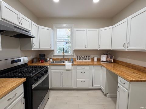 Tiny photo for 1013 E Fairview Avenue, South Bend, IN 46614 (MLS # 202545510)