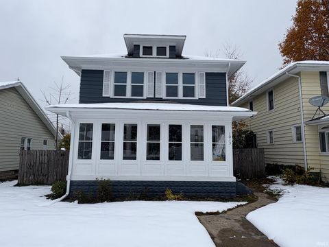 Photo of 1013 E Fairview Avenue, South Bend, IN 46614 (MLS # 202545510)
