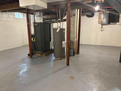 Tiny photo for 1013 E Fairview Avenue, South Bend, IN 46614 (MLS # 202545510)