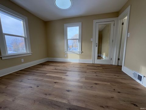 Tiny photo for 1013 E Fairview Avenue, South Bend, IN 46614 (MLS # 202545510)