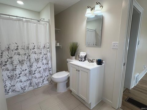 Tiny photo for 1013 E Fairview Avenue, South Bend, IN 46614 (MLS # 202545510)