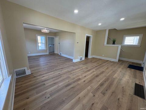 Tiny photo for 1013 E Fairview Avenue, South Bend, IN 46614 (MLS # 202545510)