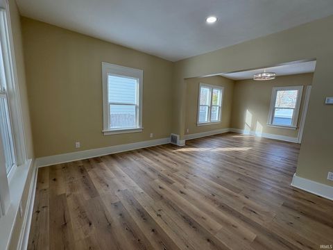 Tiny photo for 1013 E Fairview Avenue, South Bend, IN 46614 (MLS # 202545510)