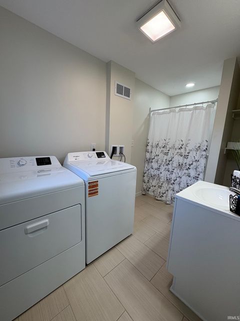 Tiny photo for 1013 E Fairview Avenue, South Bend, IN 46614 (MLS # 202545510)