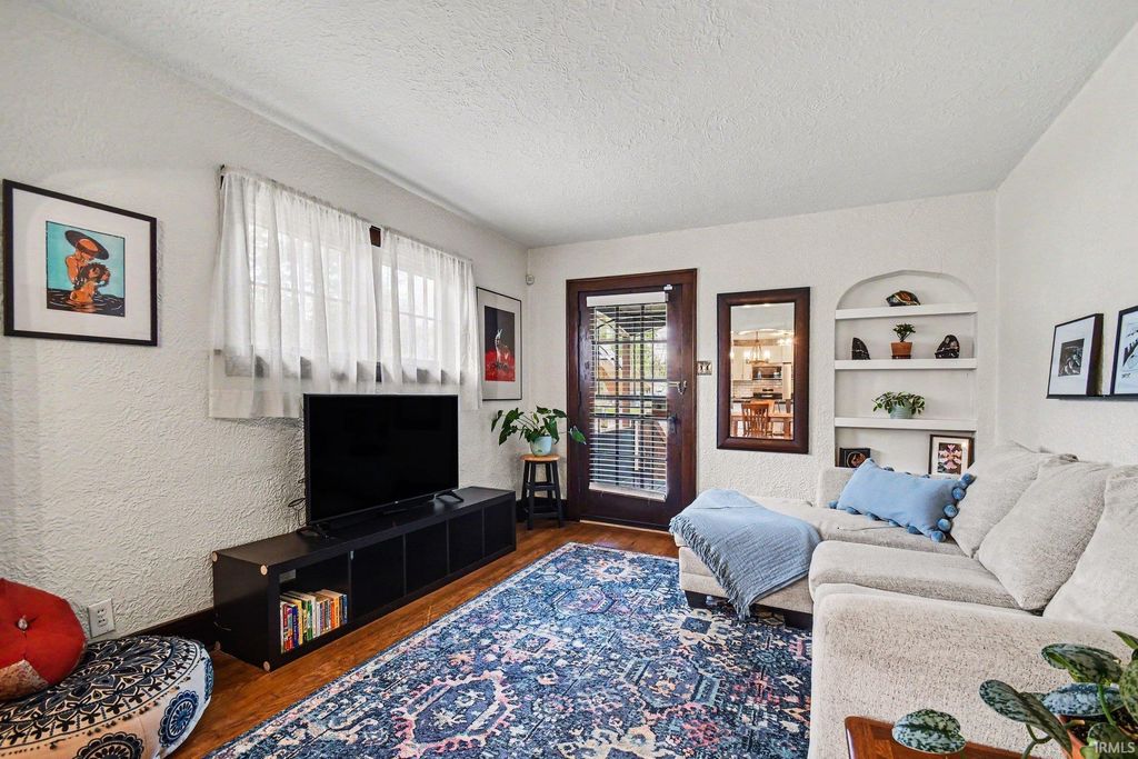 Photo of 701 S 30Th Street, South Bend, IN 46615 (MLS # 202616220)