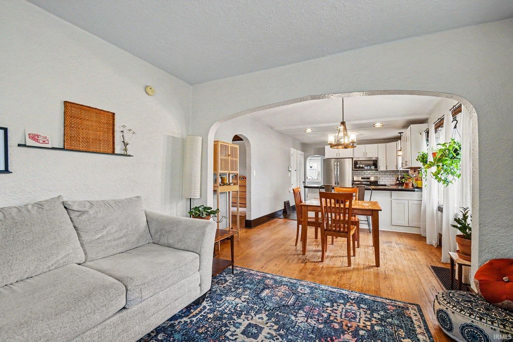Photo of 701 S 30Th Street, South Bend, IN 46615 (MLS # 202616220)