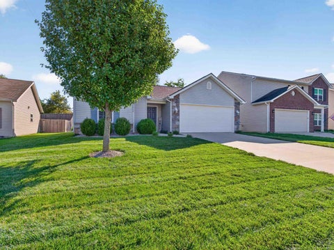 Photo of 12554 Shearwater Run, Fort Wayne, IN 46845 (MLS # 202641452)