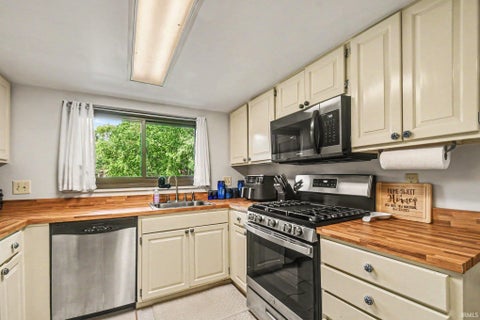 Tiny photo for 1441 Wildflower Way #207, South Bend, IN 46617 (MLS # 202644848)
