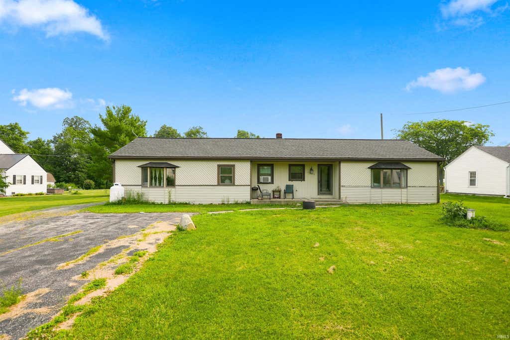 Photo of 15807 Winchester Road, Fort Wayne, IN 46819 (MLS # 202629563)