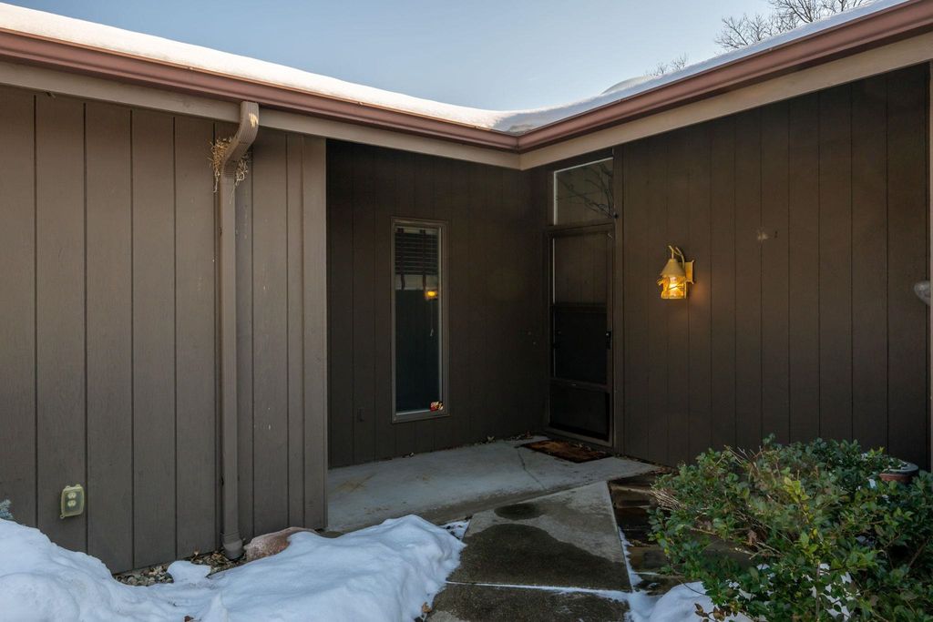 Photo of 9536 Ledge wood Court, Fort Wayne, IN 46804 (MLS # 202604255)