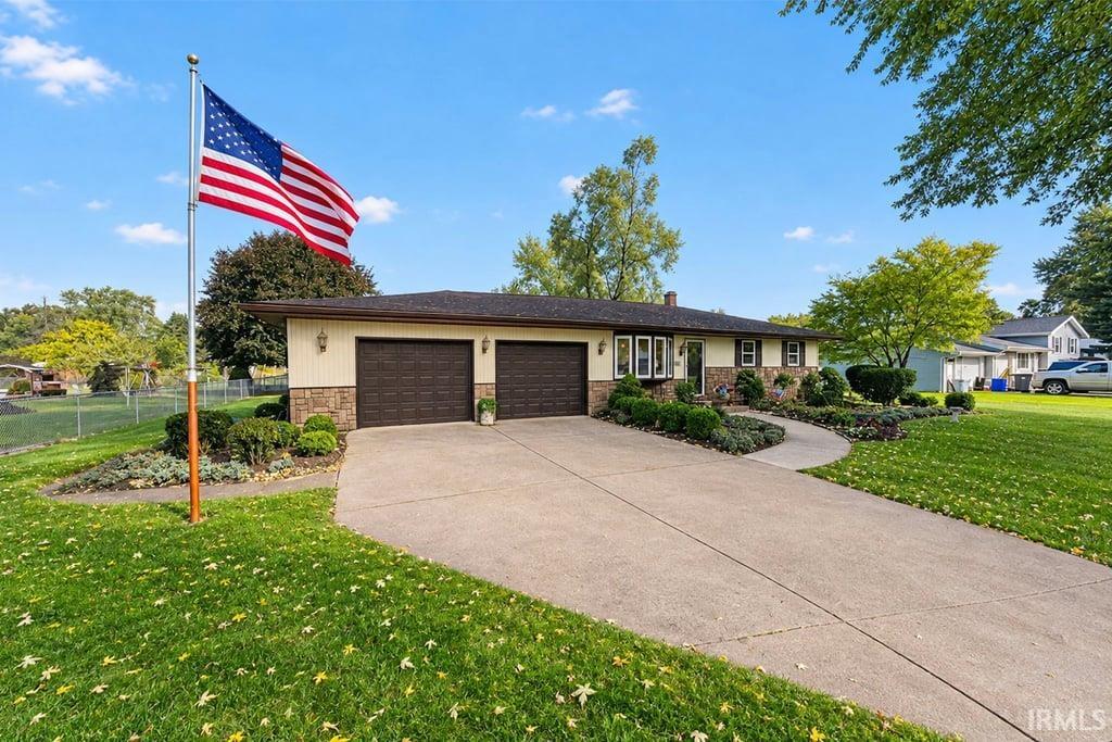 Photo of 12395 Carleton Drive, Mishawaka, IN 46545 (MLS # 202644581)