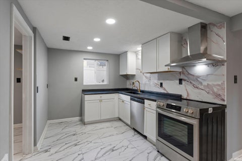 Tiny photo for 1715 Altgeld Street, South Bend, IN 46614 (MLS # 202642175)
