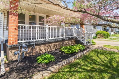 Tiny photo for 1140 Covert Avenue, Evansville, IN 47714 (MLS # 202612515)