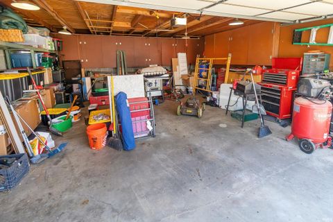 Tiny photo for 1140 Covert Avenue, Evansville, IN 47714 (MLS # 202612515)