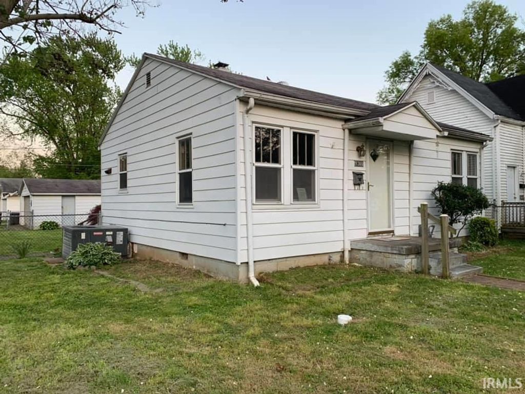 Photo of 1300 HENNING Avenue, Evansville, IN 47714 (MLS # 202621037)