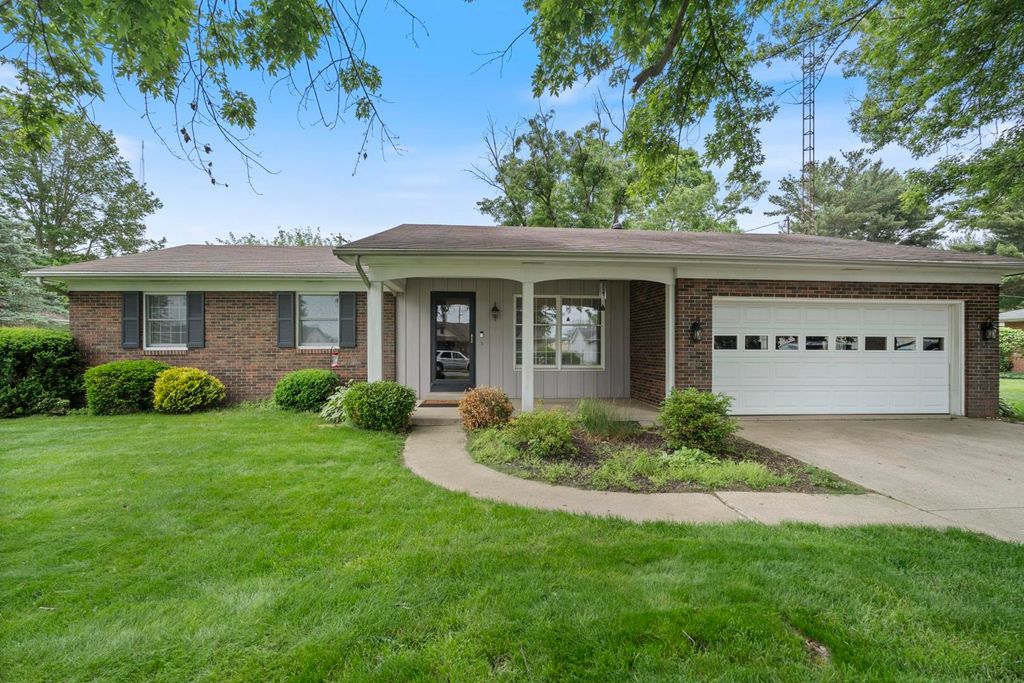 Photo of 2201 Sally Street, Warsaw, IN 46580 (MLS # 202620267)
