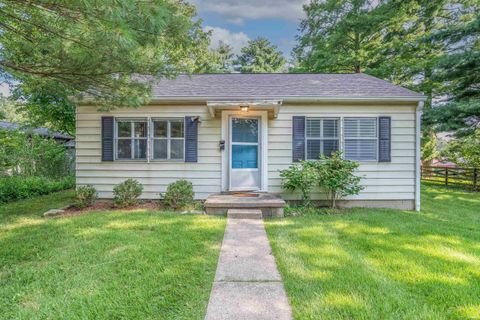 Photo of 1605 E University Street, Bloomington, IN 47401 (MLS # 202531938)