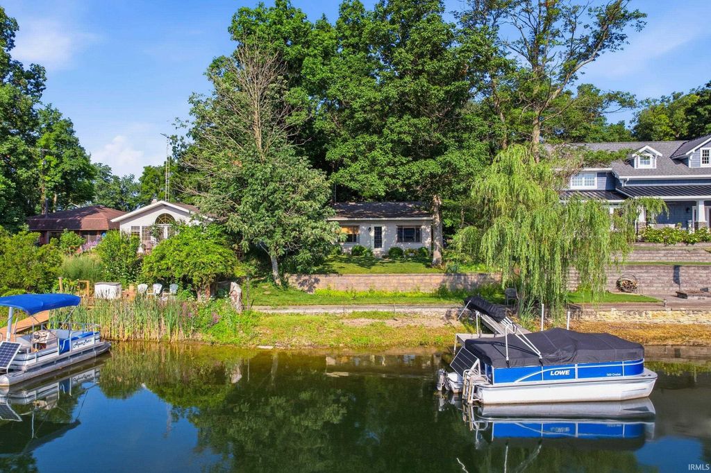 Photo of 3403 SW Indian Trail Lake Road, Farmland, IN 47340 (MLS # 202628103)
